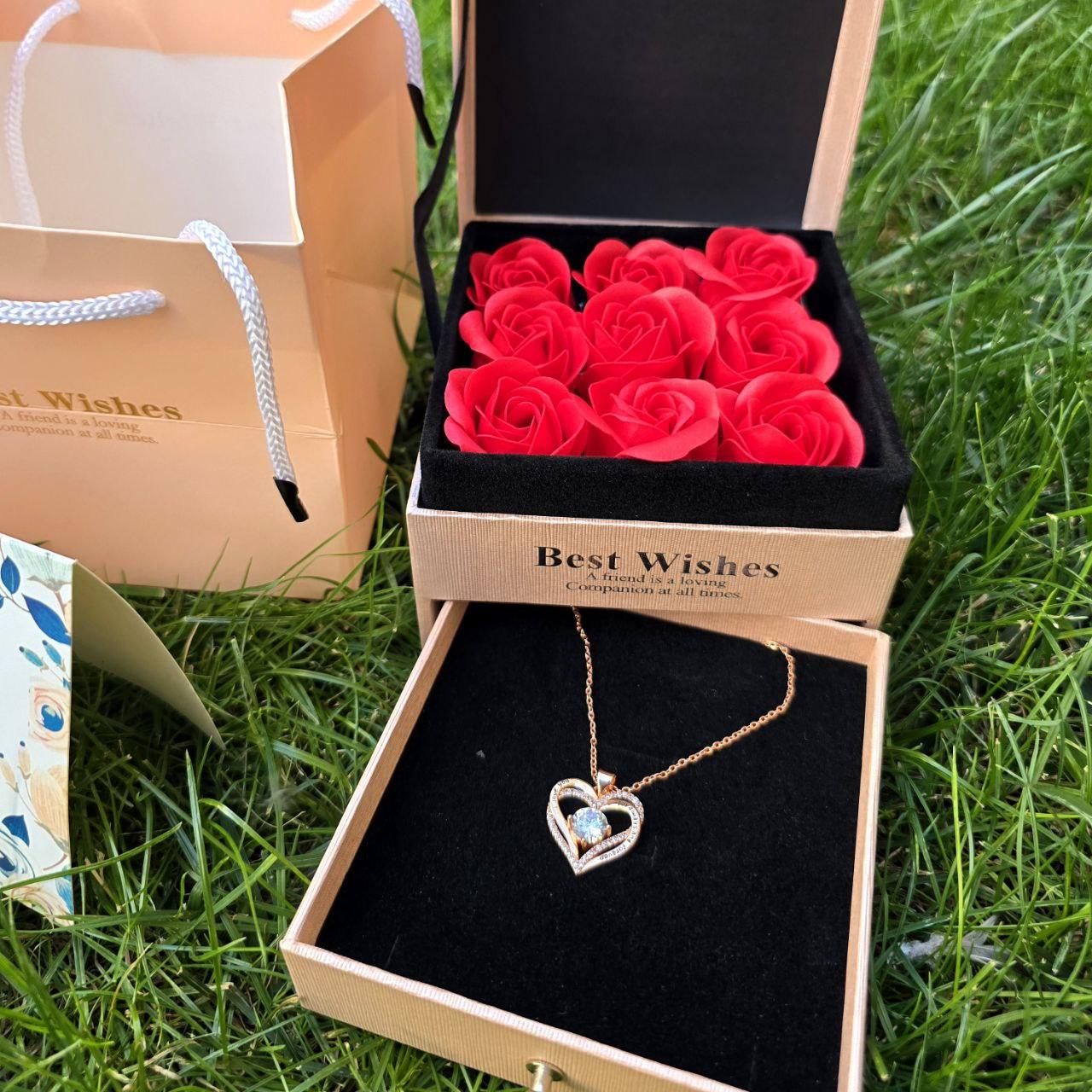 Набір мильних троянд 9 шт. у подарунковій скриньці з кулоном Best Wishes рожевої, фото 1