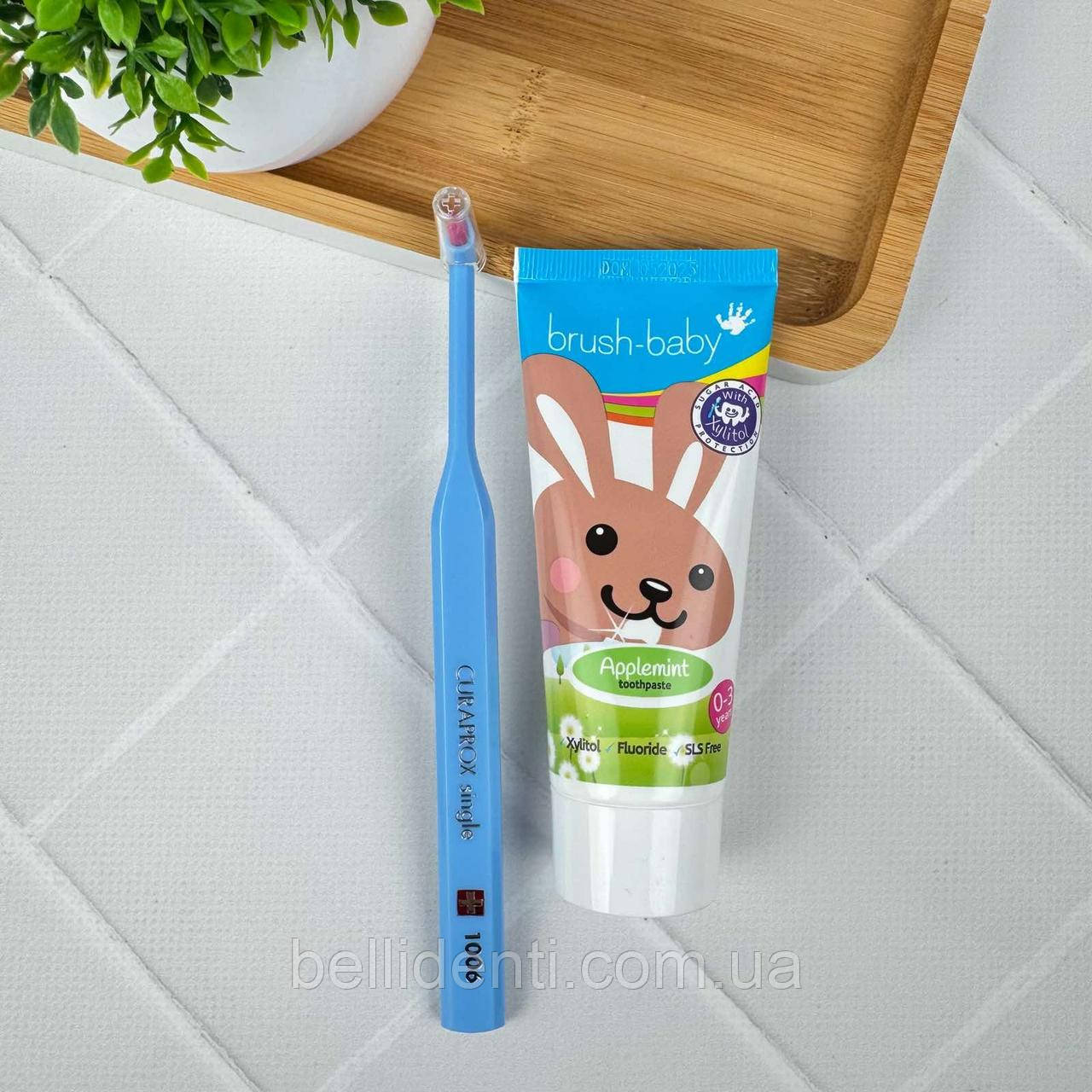 Набір для перших зубів від 0 до 3 років (зубна паста Brush-Baby зайчик, 50 мл+монопучкова щітка Curaprox 1006), блакитний