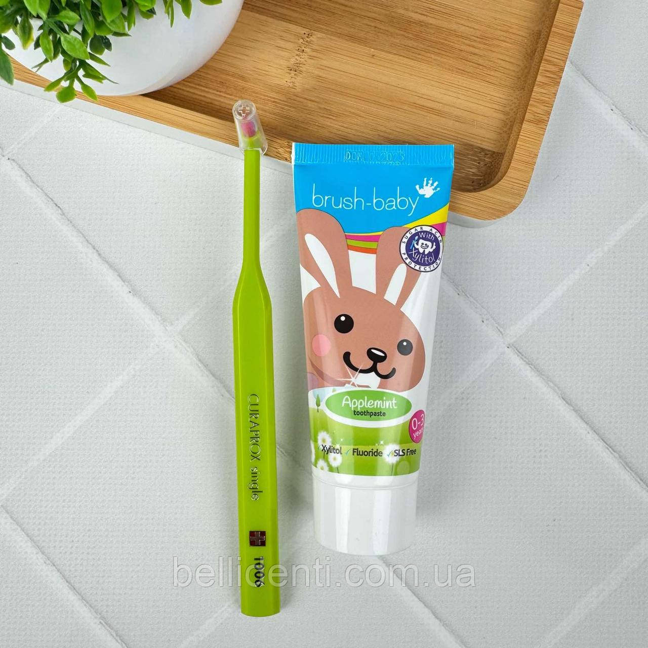 Набір для перших зубів від 0 до 3 років (зубна паста Brush-Baby зайчик, 50 мл+монопучкова щітка Curaprox 1006), салатовий