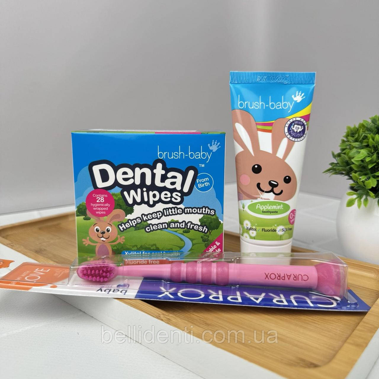 Набір від 0 до 3 років (щітка рожева Curaprox Baby CuraKid+паста Brush-Baby зайчик, 50 мл+серветки)