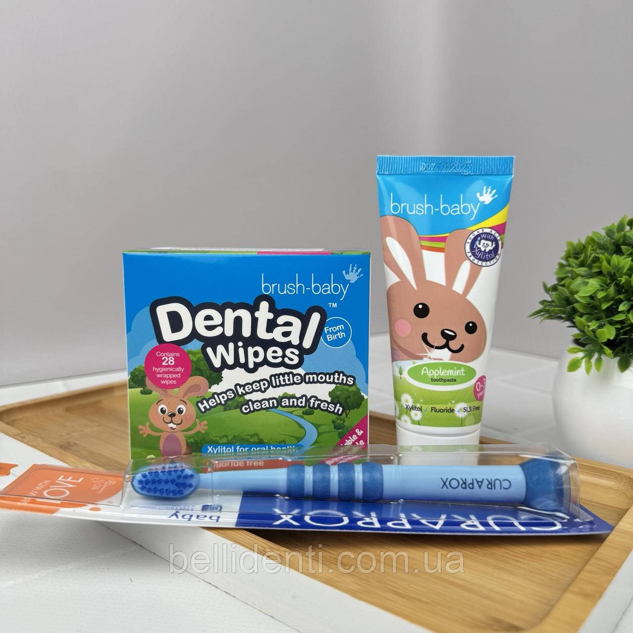 Набір від 0 до 3 років (щітка синя Curaprox Baby CuraKid+паста Brush-Baby зайчик, 50 мл+серветки)