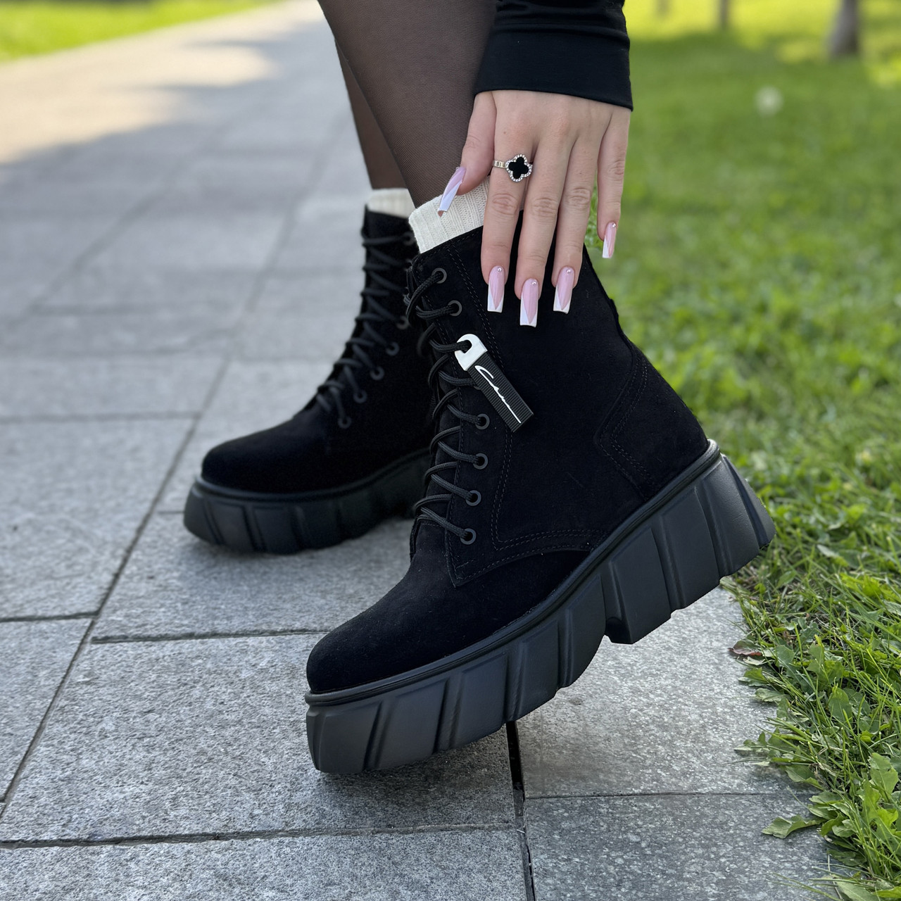 Черевики жіночі замшеві чорні на шнурівці, фото 1