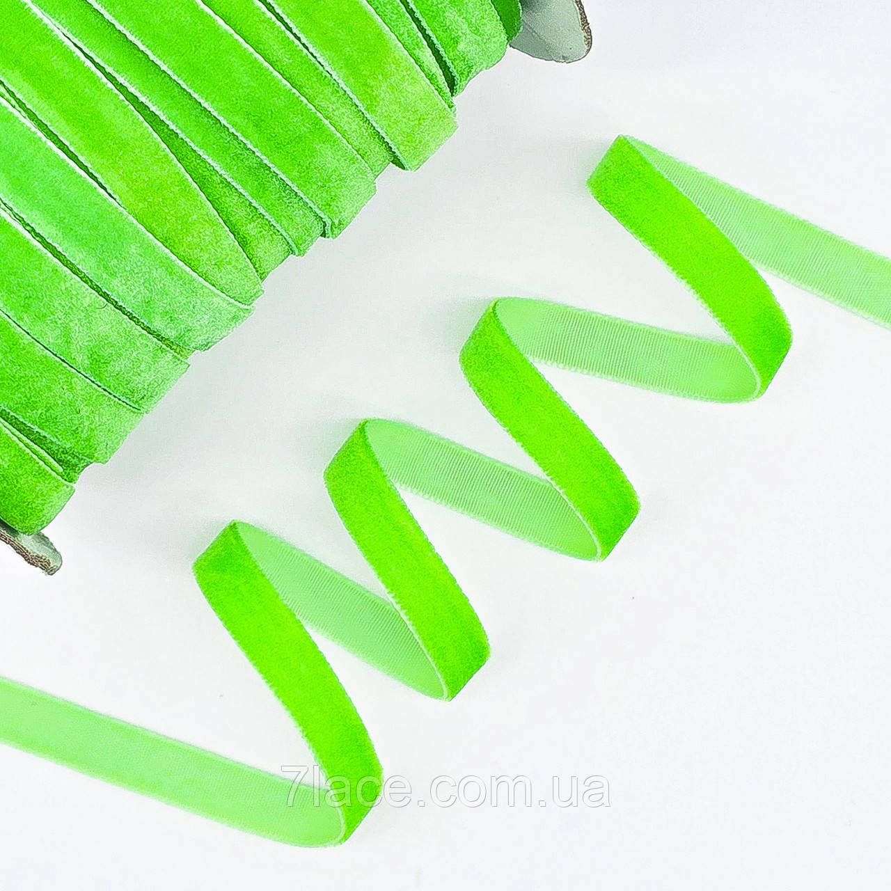 Оксамитова (велюрова) стрічка / колір салатовий / ширина 1 см / у бобіні 45 метрів