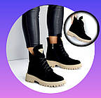 Жіночі демісезонні черевики з чорної замші з бежевою підошвою замшеві осінні черевики на шнурівці і блискавці