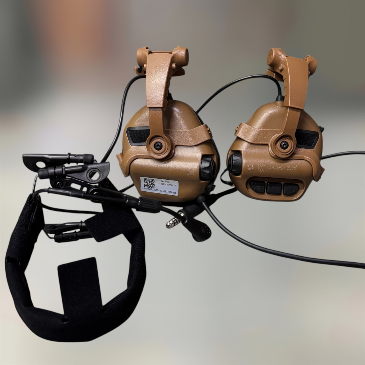 Навушники тактичні Earmor M32X MOD4, активні, з кріпленням на шолом і наголов'ям, колір Койот (коричневий) M32X-CB MOD4