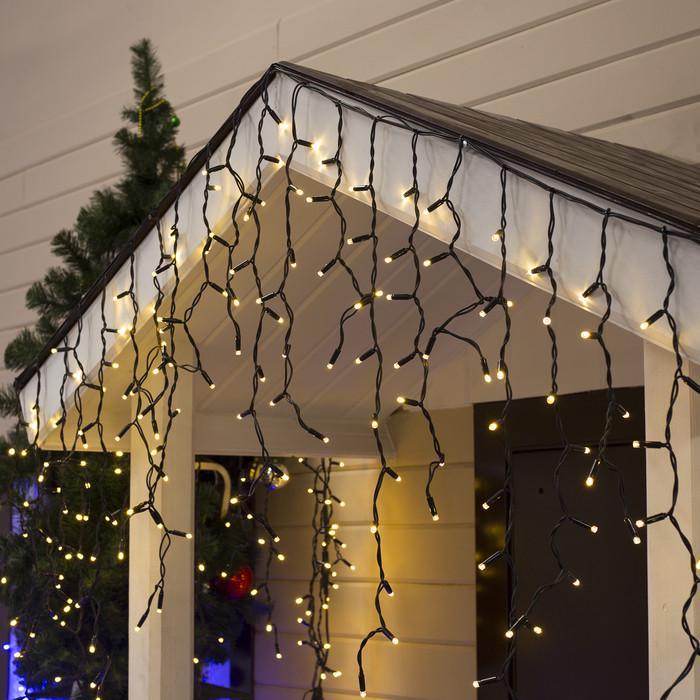 Новорічна вулична гірлянда Бахрома 3 х 0.8 м чорний дріт теплий білий від мережі Jb, фото 1