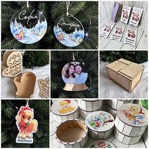 Новорічні іграшки, коробки та декор