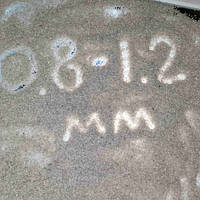 Кварцовий пісок 0.8–1.2 мм для піскоструминних робіт, виробництва кераміки та фільтрації