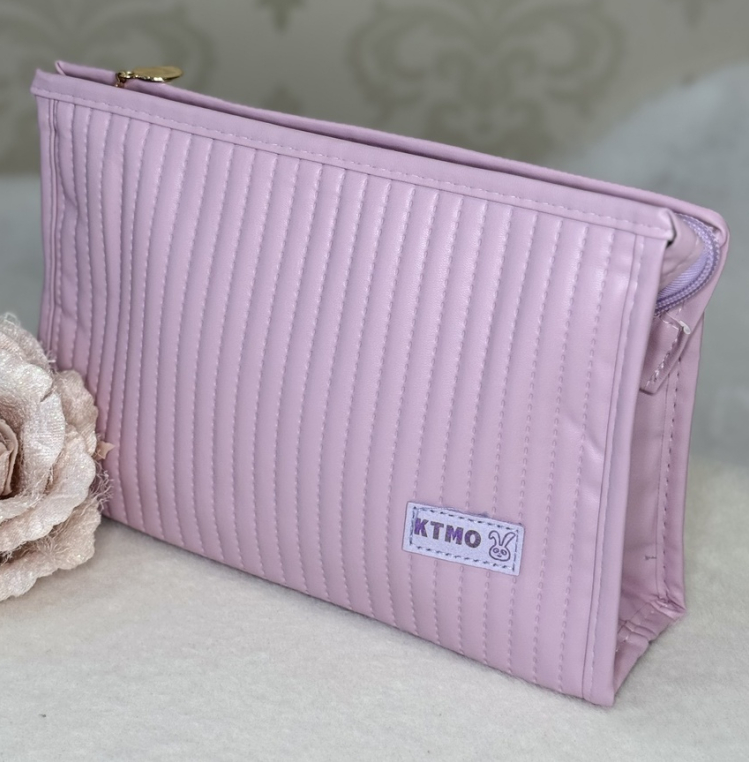 🧡Містка жіноча стьобана косметичка KTMO у смужку, дорожній органайзер для косметики 24х16.5х6.5см, фото 1