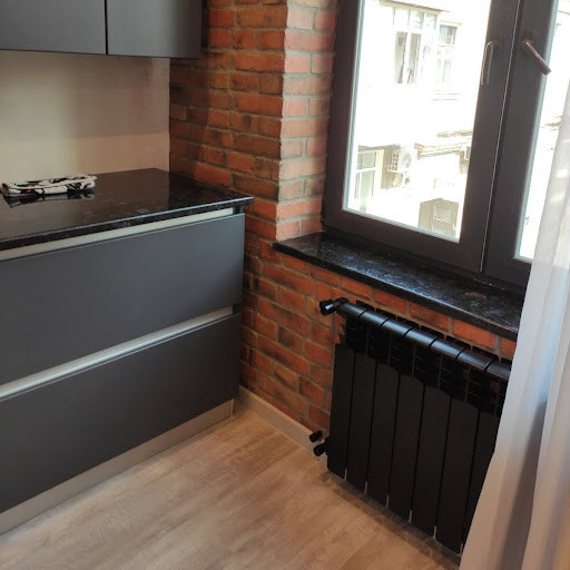 Гранітні підвіконники – вологостійкі та довговічні рішення для дому