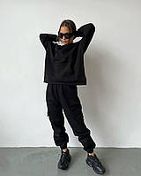 Трендові костюми з брюками карго і худі з карманом кенгуру.