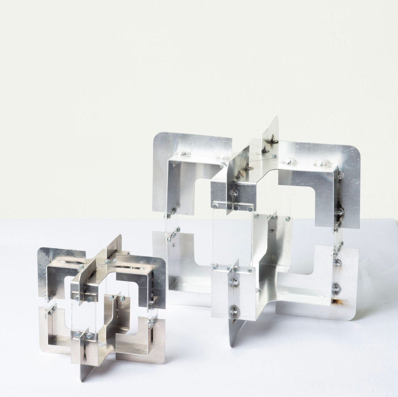 Квадрифілярна антена з круговою поляризацією (300–2900 МГц)