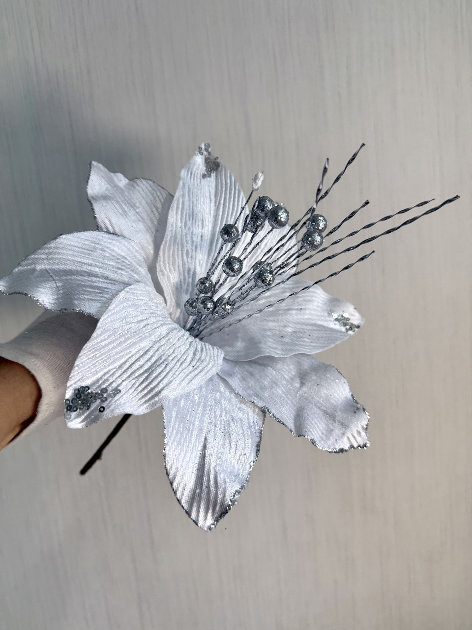 Пуансеттія біла , оксамитова . Новорічна квітка для прикрашання ялинки ( 25 см ), фото 1