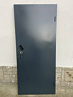 Вхідні квартирні металеві металеві двері