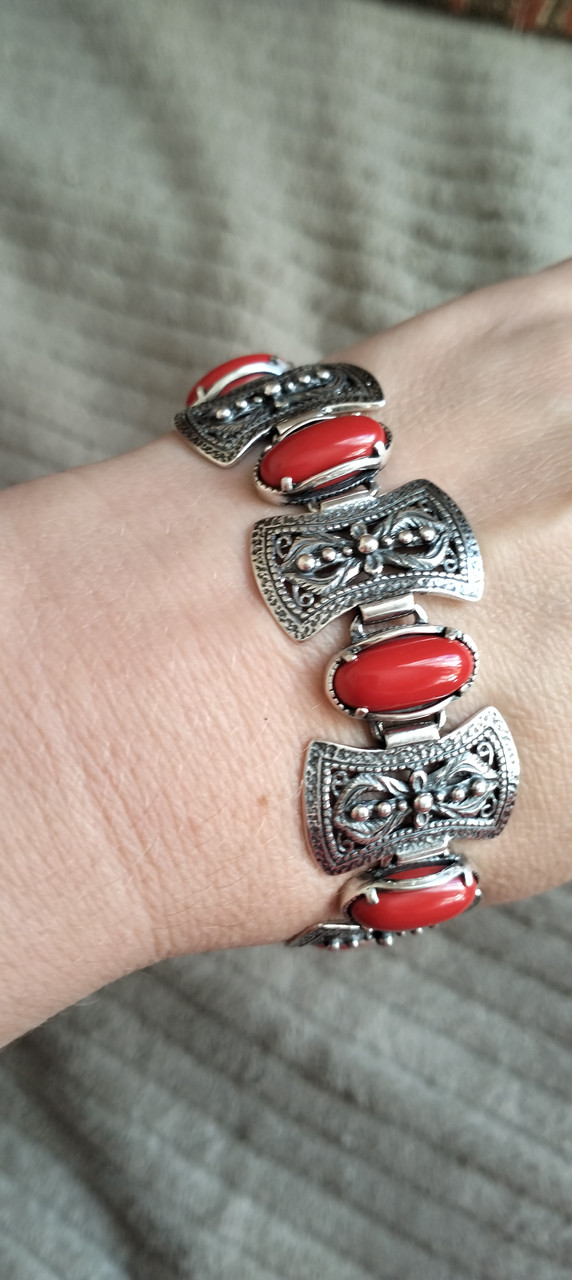 Шикарний срібний браслет із червоним коралом, фото 1