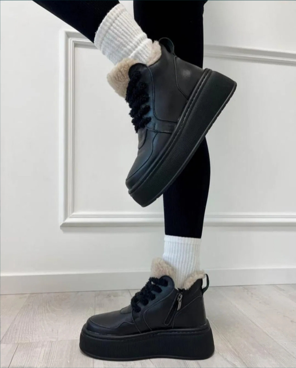 Черевики зимові жіночі шкіряні на платформі чорні, фото 1