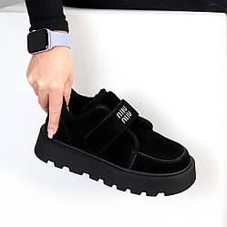 Актуальні дизайнерські замшеві чорні уггі автоледі на липучці