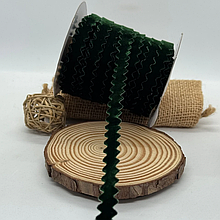 Оксамитова стрічка в'юнок 1см ізумруд