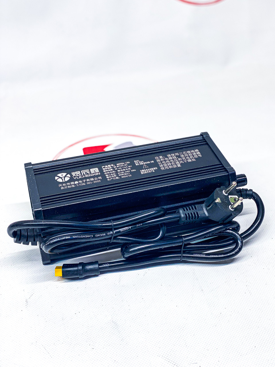 Зарядний пристрій з регулюванням струму 48v 52v (58.8v) 2-18А, фото 1