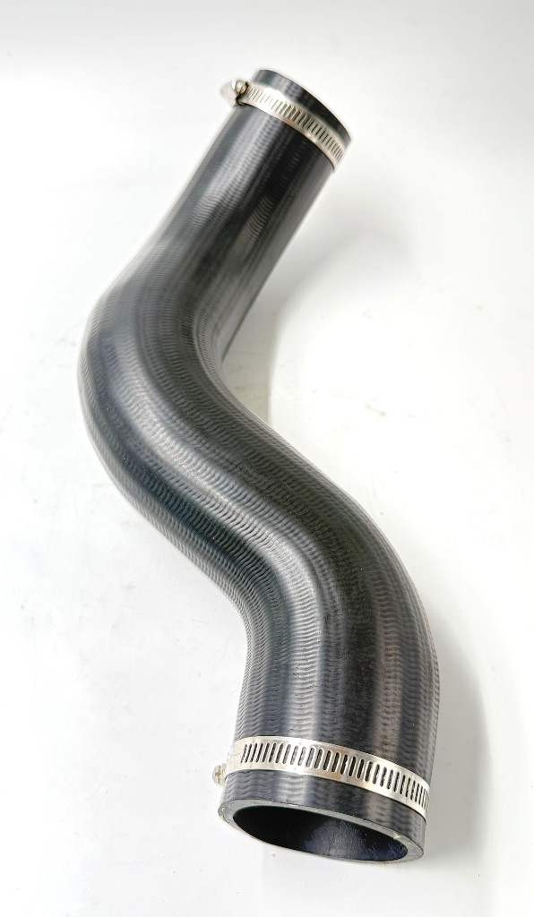 Шланг інтеркулера правий Q-FIX Q3730348 OEM 14463EC02A Pathfinder R51 Navara D40