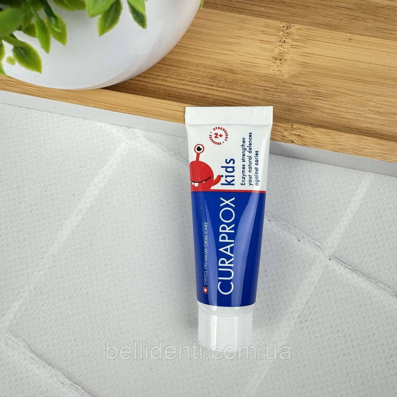 Дитяча зубна паста Curaprox Kids із фтором 950 ppm (від 2 років), смак полуниці, 10 мл