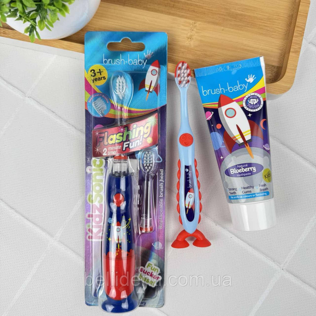 Набір Brush-Baby KidzSonic Floss Brush від 3 до 6 років (паста 50 мл чорниця + 2 зубні щітки на присосці), ракета, фото 1
