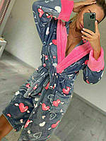 Короткий жіночий махровий халт сірий з рожевим, мякий і тепленький