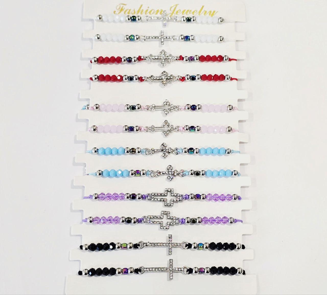 Стильні браслети з різними хрестиками