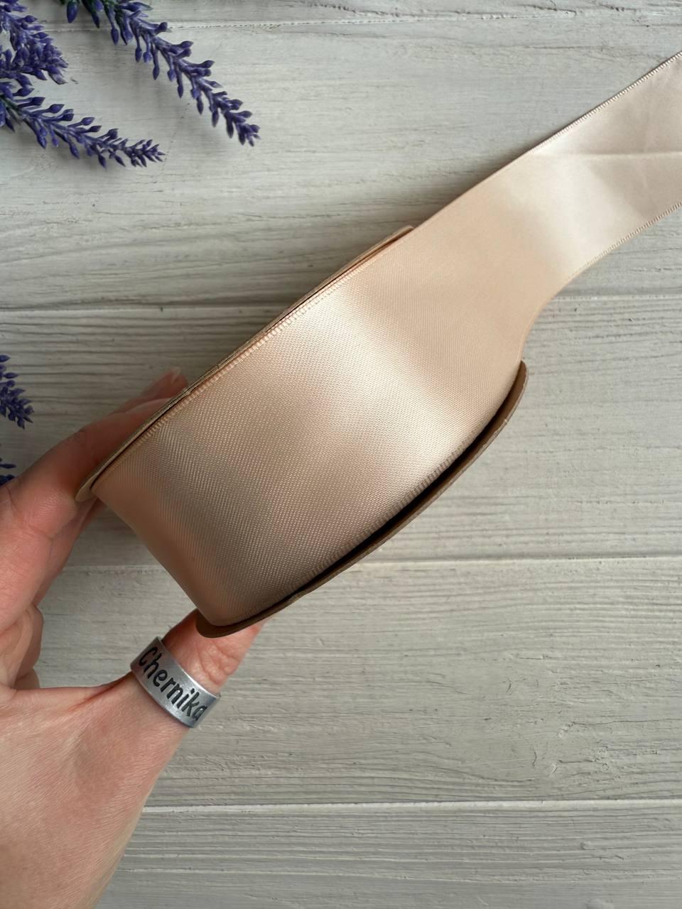 Атлас двохсторонній 3,8 см, середній бежевий  22.5 метри