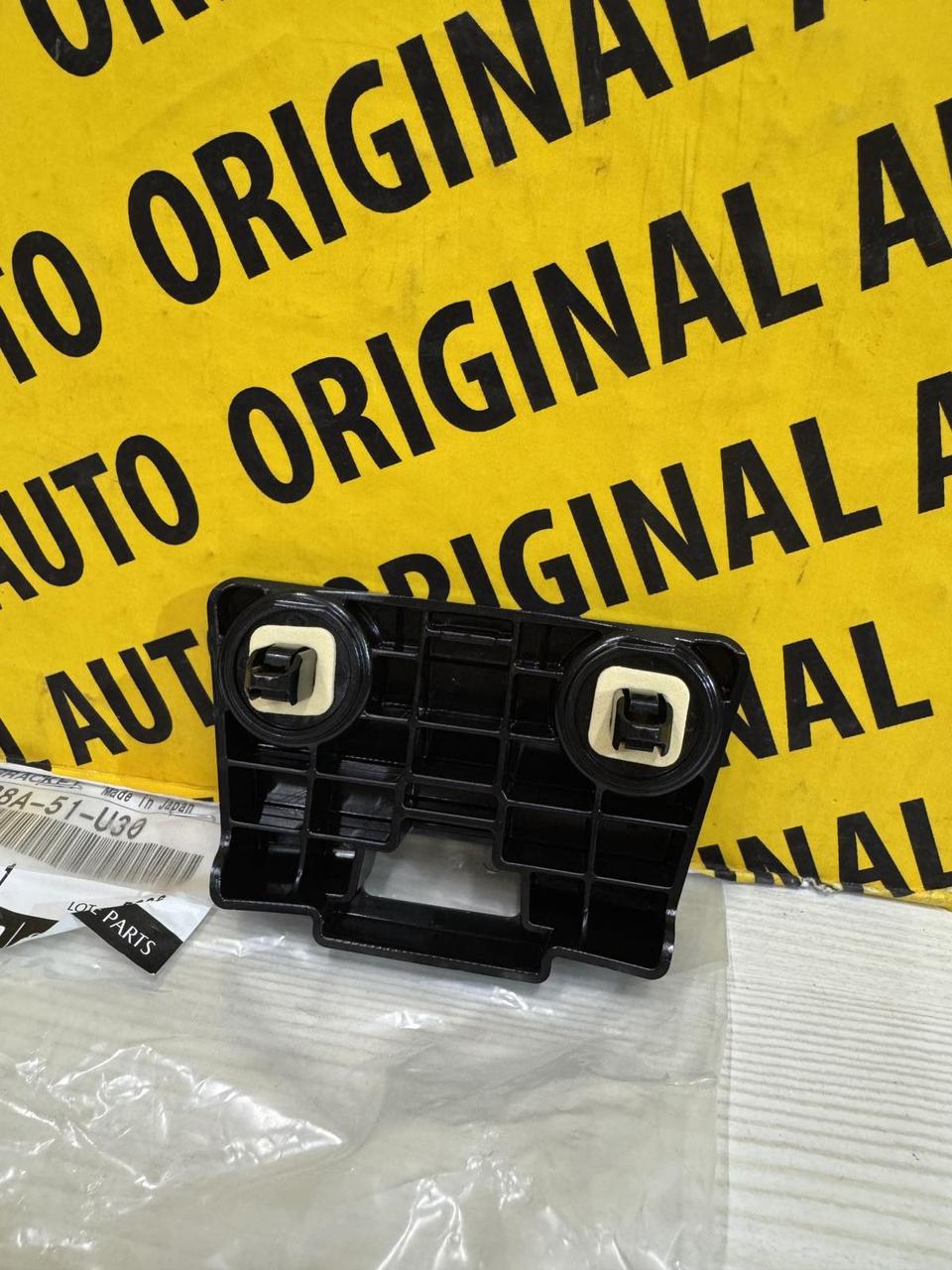 Кронштейн заднього бампера правий Mazda CX-5 17- KB8A51U30, фото 1