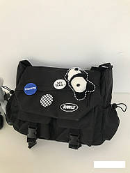 Містка полотняна сумка-месенджер чорна із трьома значками та м`яким ведмедиком в комплекті