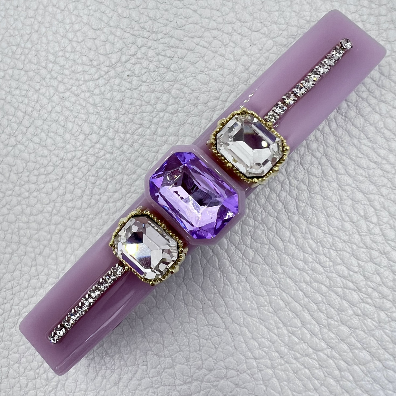 Заколка автомат для волос лилового цвета с переливающимися кристаллами длина 9 см ширина 1.5 см