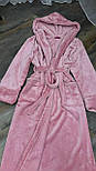 Халат жіночий рожевий теплий м'який довгий домашній (банний) з капюшоном і поясом, фото 7