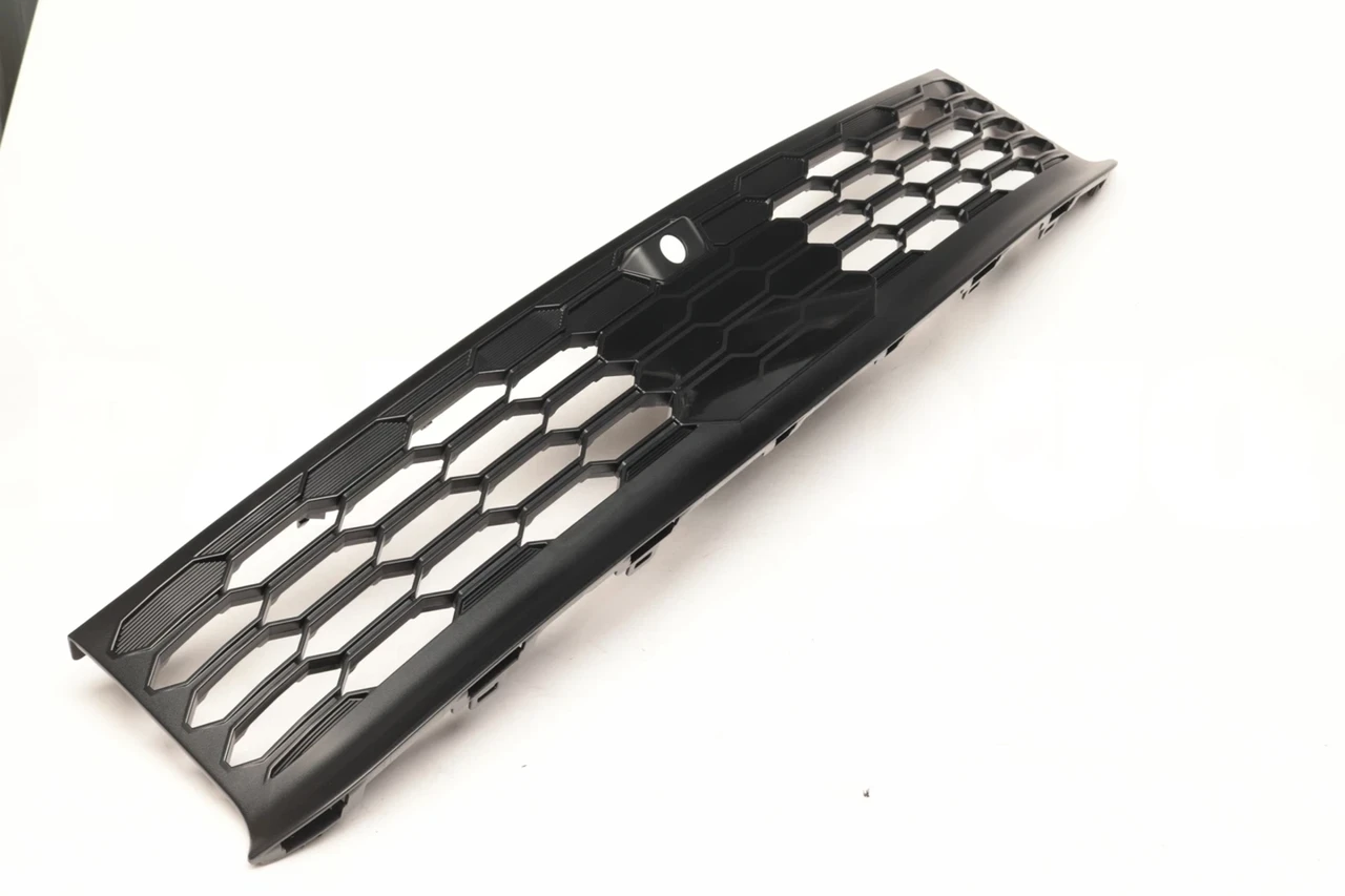 Верхня решітка переднього бампера Mitsubishi Outlander 22-25 під камеру та радар 6405A253, фото 1