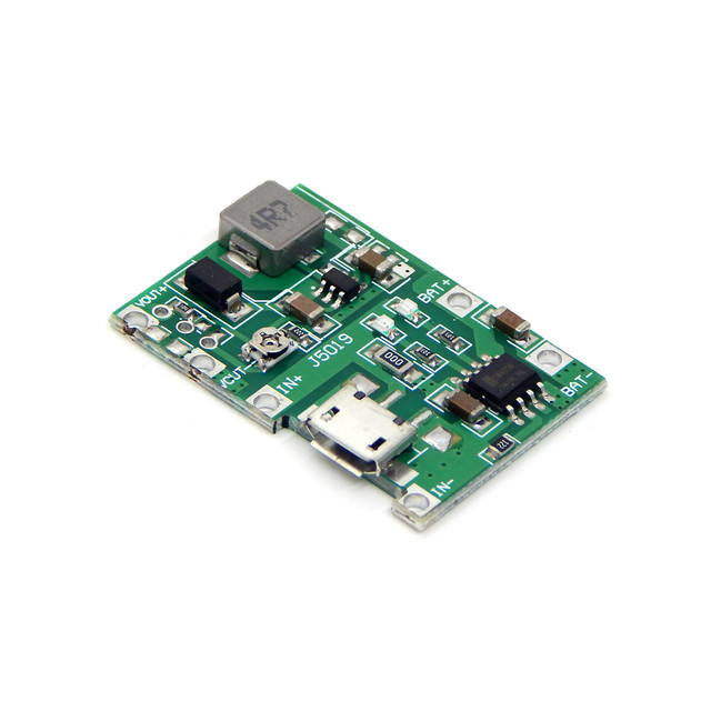 Модуль зарядки та підвищувальний перетворювач DC-DC J5019 5В 2А microUSB для Li-Ion акумулятора
