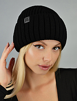 Шапка жіноча в'язана чорна з мікрофлісом розмір 56-59