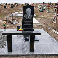 Памятник с надгробной плитой 1