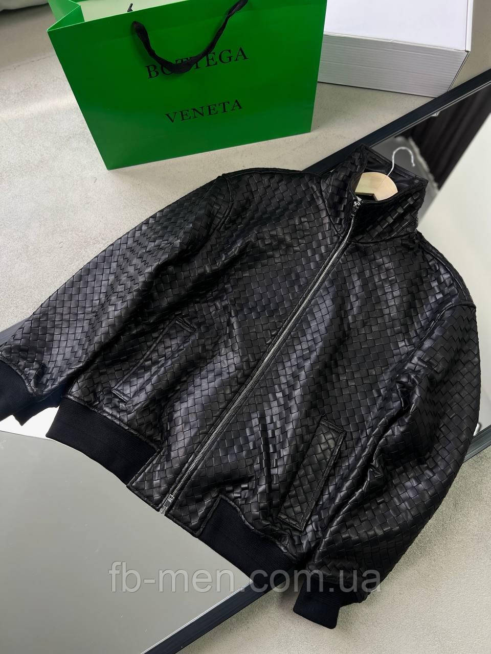 Чоловіча демісезонна куртка Bottega Veneta Black з натуральної шкіри чорна, фото 1
