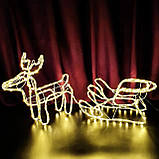 Декоративний новорічний олень із санками 110 х 46 см із дроту світний теплий колір, фігурка оленя новорічна, фото 2