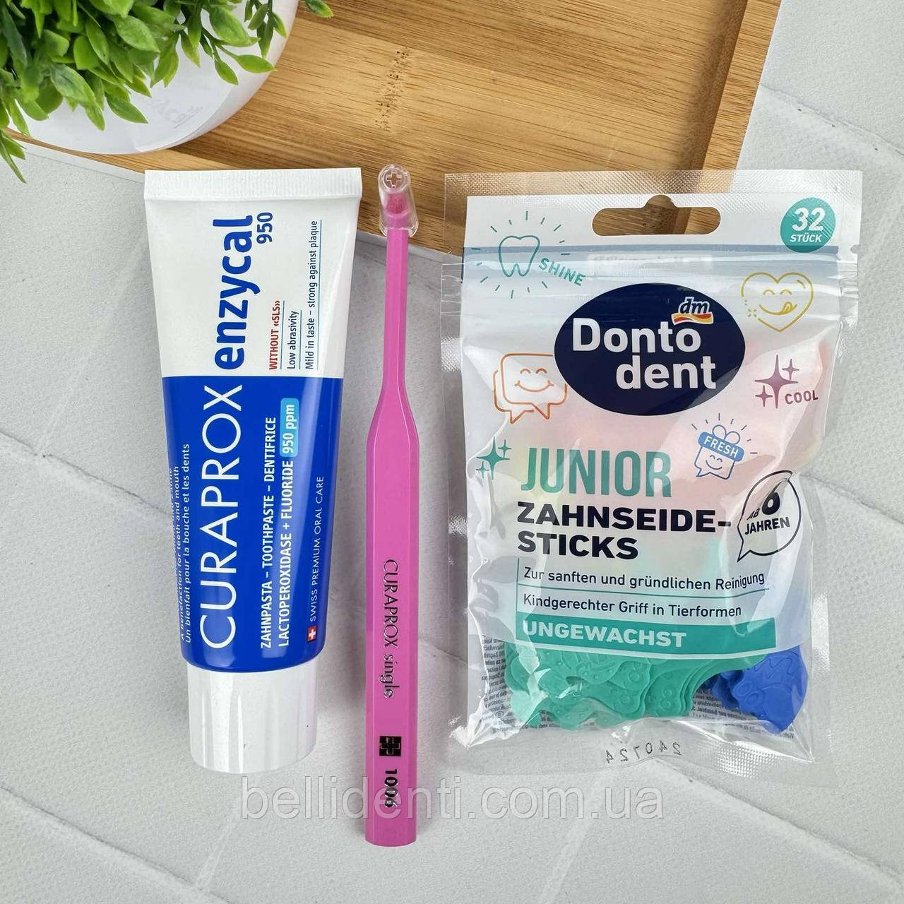 Набір при нальоті Прістлі Curaprox Dontodent (паста з лактоферином 75 мл, монопучок 1006, флосси 32 шт), рожевий