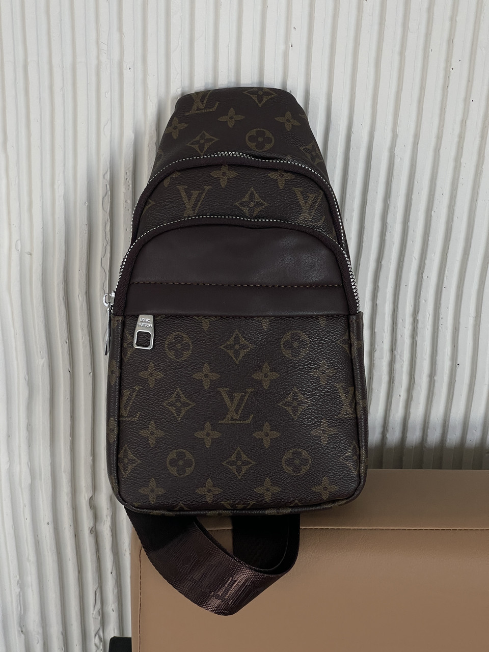 Чоловіча сумка-слінг месенджер Louis Vuitton через плече коричневий Луї Віттон, фото 1