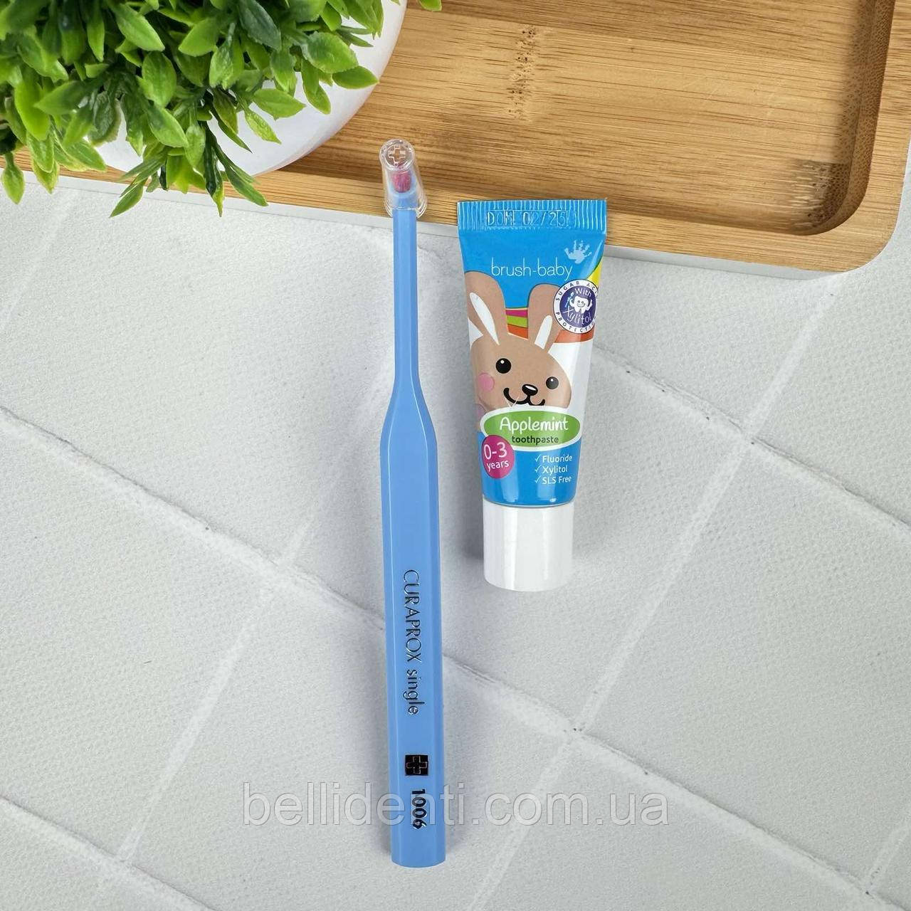 Набір для перших зубів від 0 до 3 років (зубна паста Brush-Baby зайчик, 12 мл+монопучкова щітка Curaprox 1006), блакитний