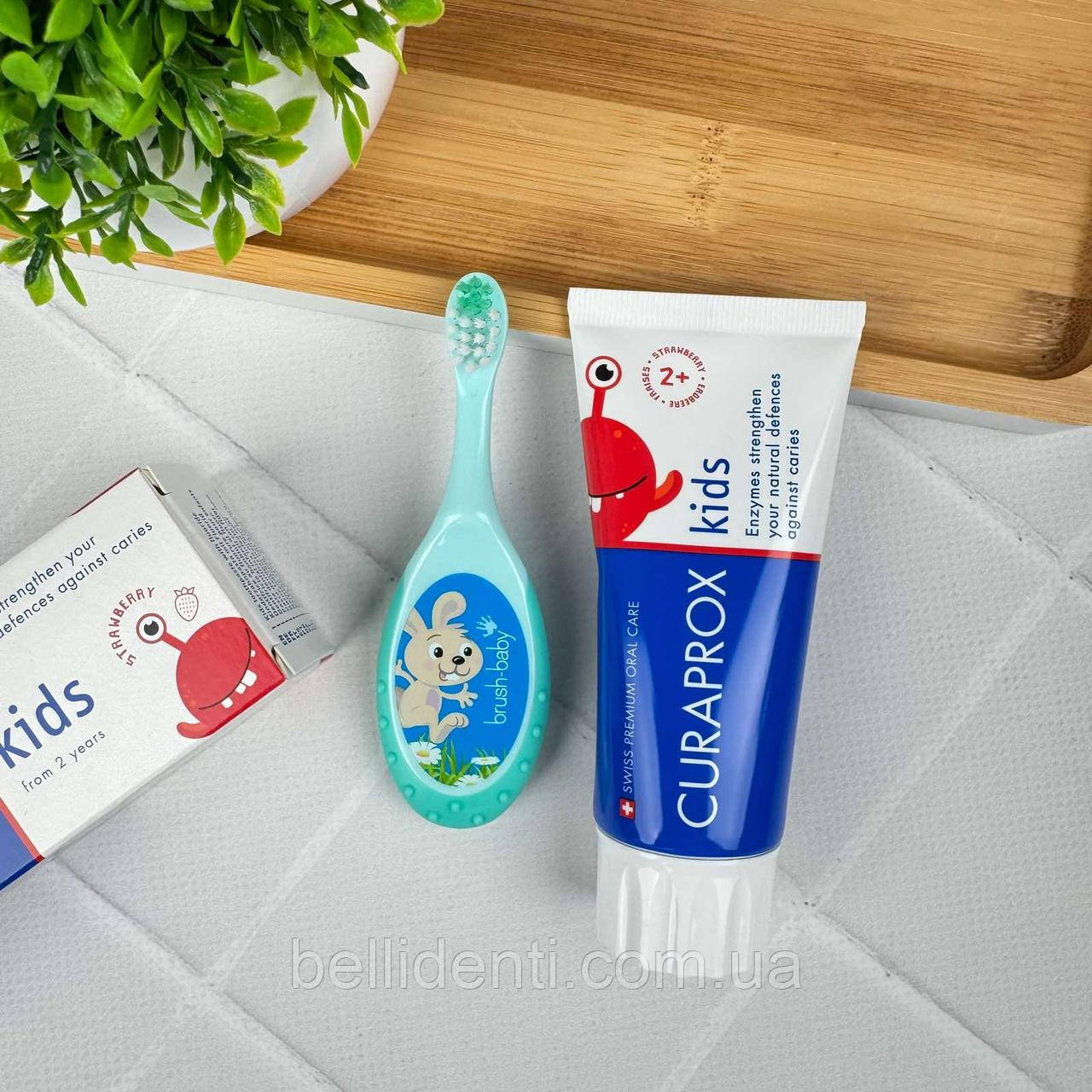 Набір Brush-Baby Floss Brush Curaprox Kids від 2 до 3 років (паста 60мл з фтором+1 бірюзова щітка), фото 1
