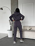 Утеплений спортивний жіночий костюм з начосом сірого кольору "Romantic Material", фото 8