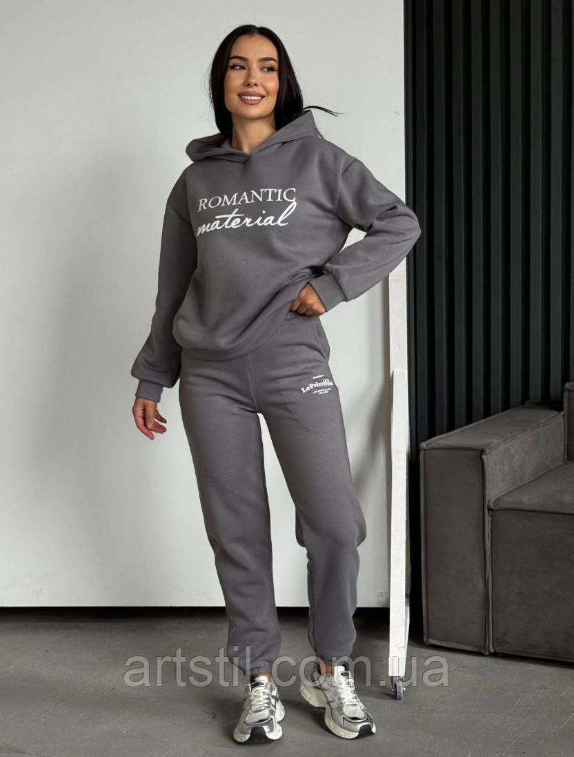 Утеплений спортивний жіночий костюм з начосом сірого кольору "Romantic Material", фото 1