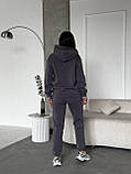 Утеплений спортивний жіночий костюм з начосом темно-сірого кольору "Romantic Material", фото 5