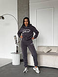 Утеплений спортивний жіночий костюм з начосом темно-сірого кольору "Romantic Material", фото 4