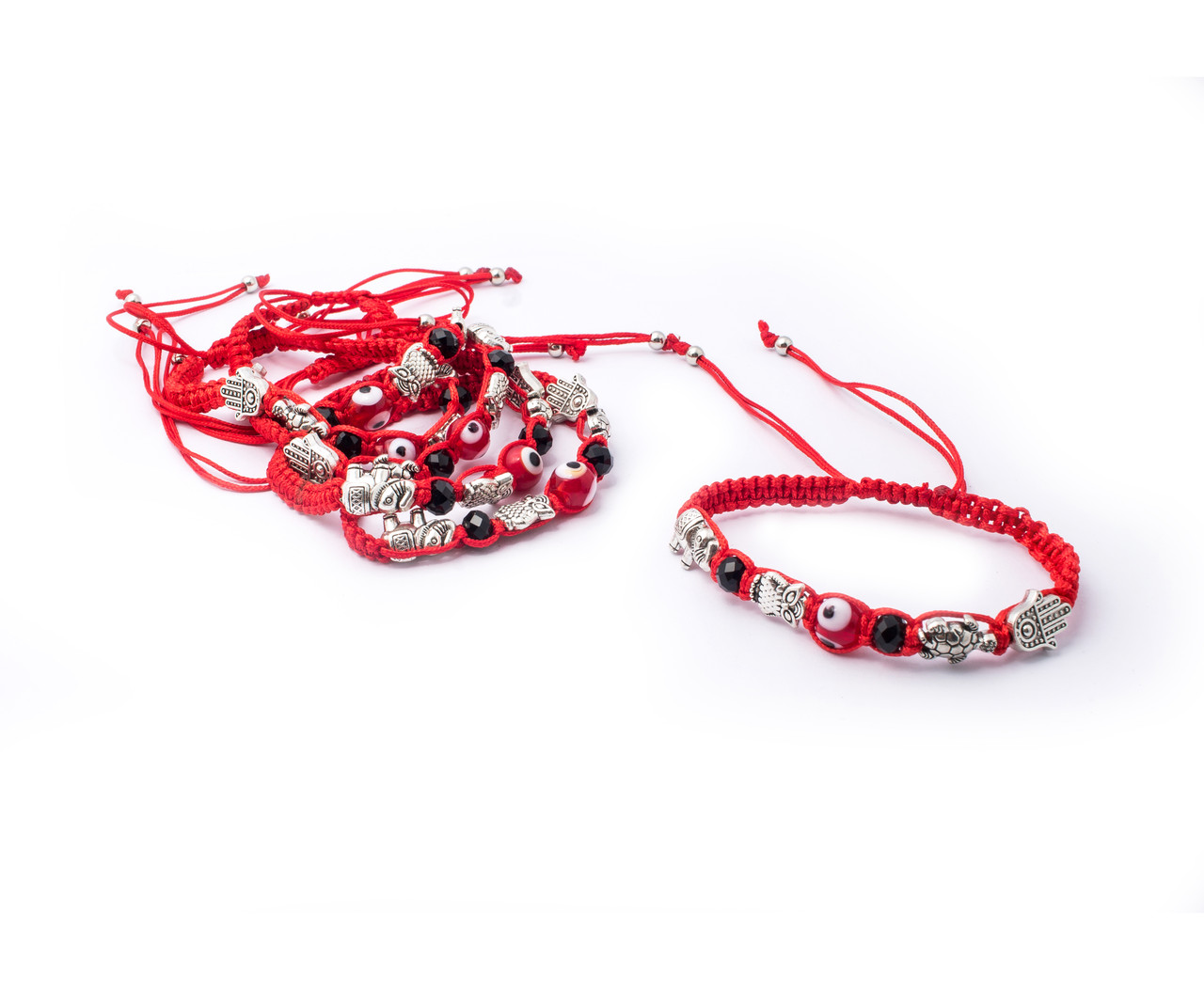 Браслет оберіг червона нитка з різними кулонами