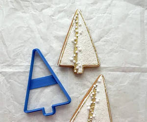 Вирубка для пряника пластикова "Ялинка" 13 см