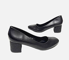 Жіночі чорні туфлі маленькі підбори розмір 39